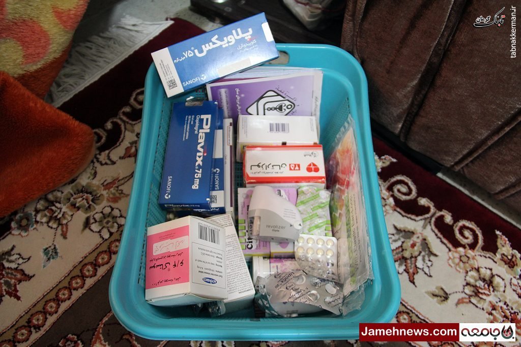 دستفروشی لاک جیغ در مترو برای درمان جانباز شیمیایی