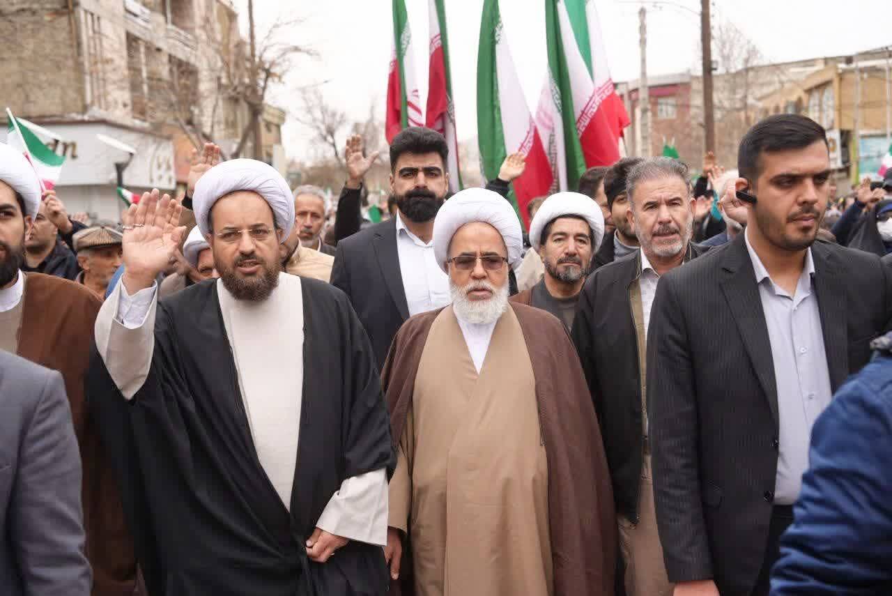 کرمانشاه به خود می‌بالد/ راهپیمایی ۲۲ بهمن، جشن پیروزی انقلاب + فیلم