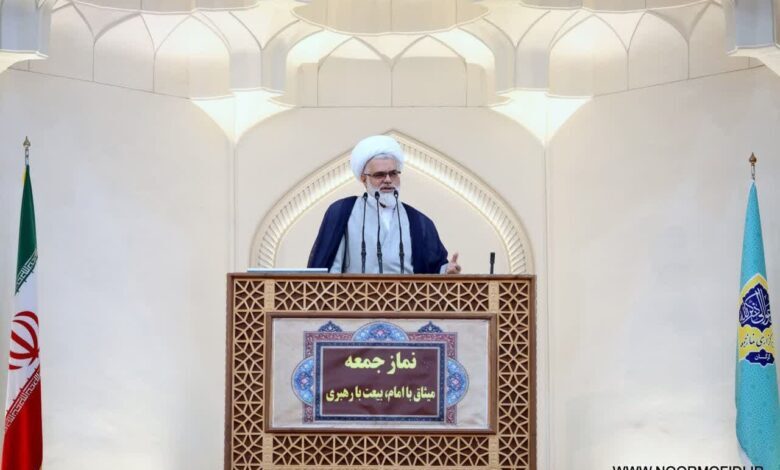 انتقاد باید مشفقانه، منصفانه باشد تا موجب رشد و پیشرفت شود انتقاد باید مشفقانه، منصفانه باشد تا موجب رشد و پیشرفت شود