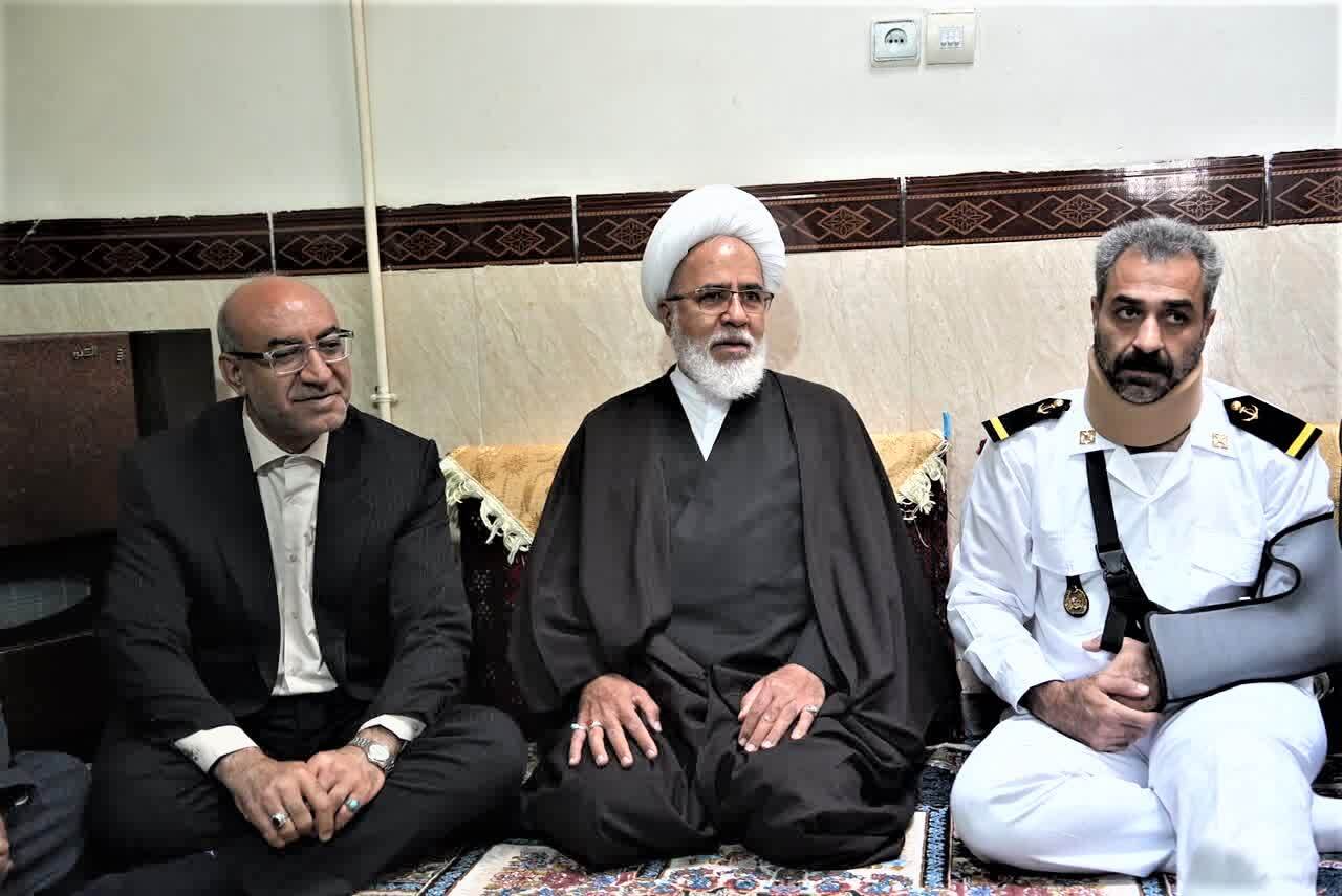 دیدار نماینده ولی فقیه در استان و استاندار کرمانشاه با جانباز «ناو دنا» دیدار نماینده ولی فقیه در استان و استاندار کرمانشاه با جانباز «ناو دنا»