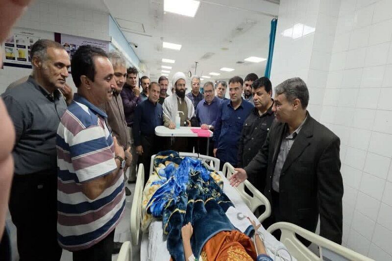 معاون استاندار هرمزگان از مجروحان تجاوز ارتش آمریکا به کوهستک عیادت کرد/ شهادت تلخ کودک چهار ساله معاون استاندار هرمزگان از مجروحان تجاوز ارتش آمریکا به کوهستک عیادت کرد/ شهادت تلخ کودک چهار ساله